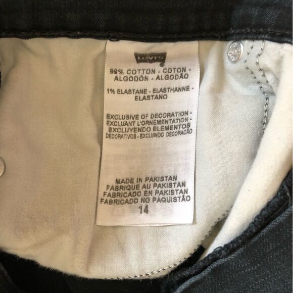 Levi’s Black Jeans with Detailing on the Back Pockets - Picture 7 of 10